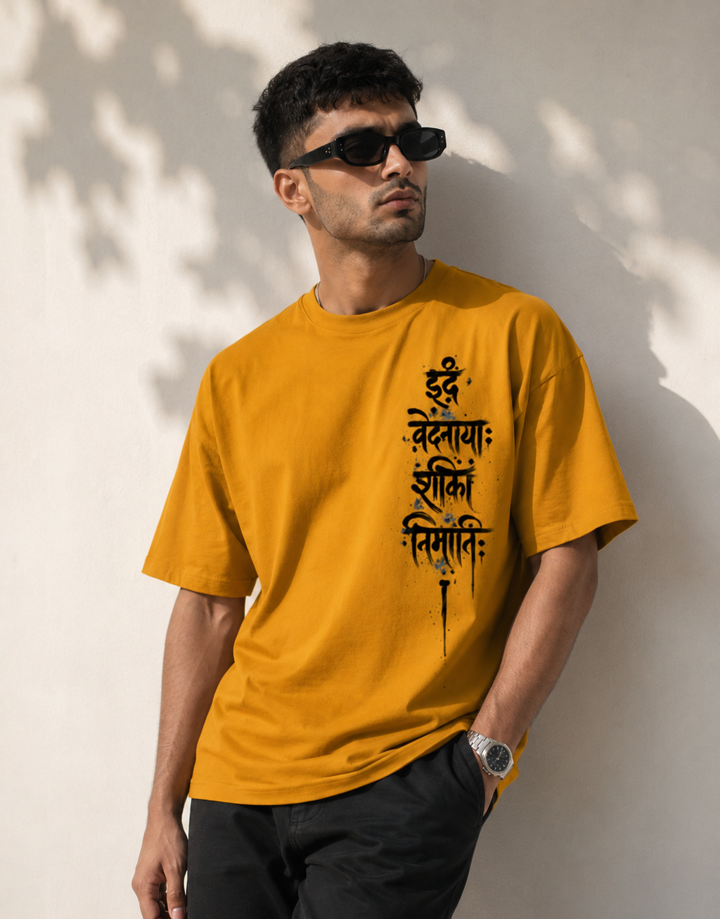 इदं वेदनायाः शक्तिं निर्माति। RabbitClub Oversized Classic T-Shirt