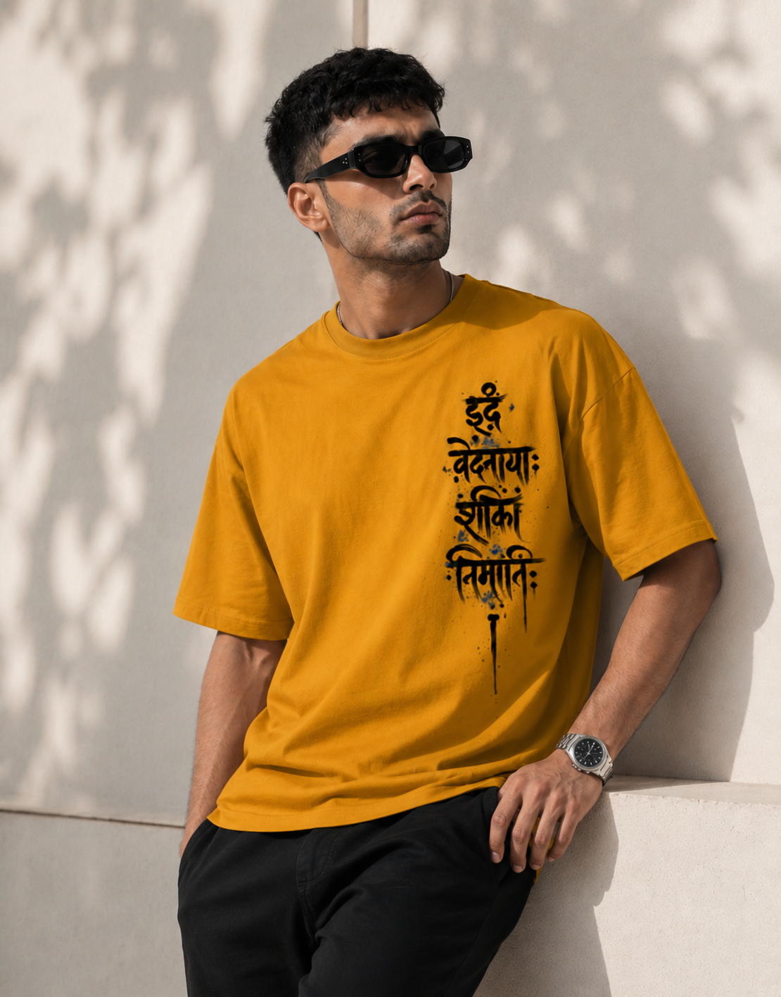 इदं वेदनायाः शक्तिं निर्माति। RabbitClub Oversized Classic T-Shirt